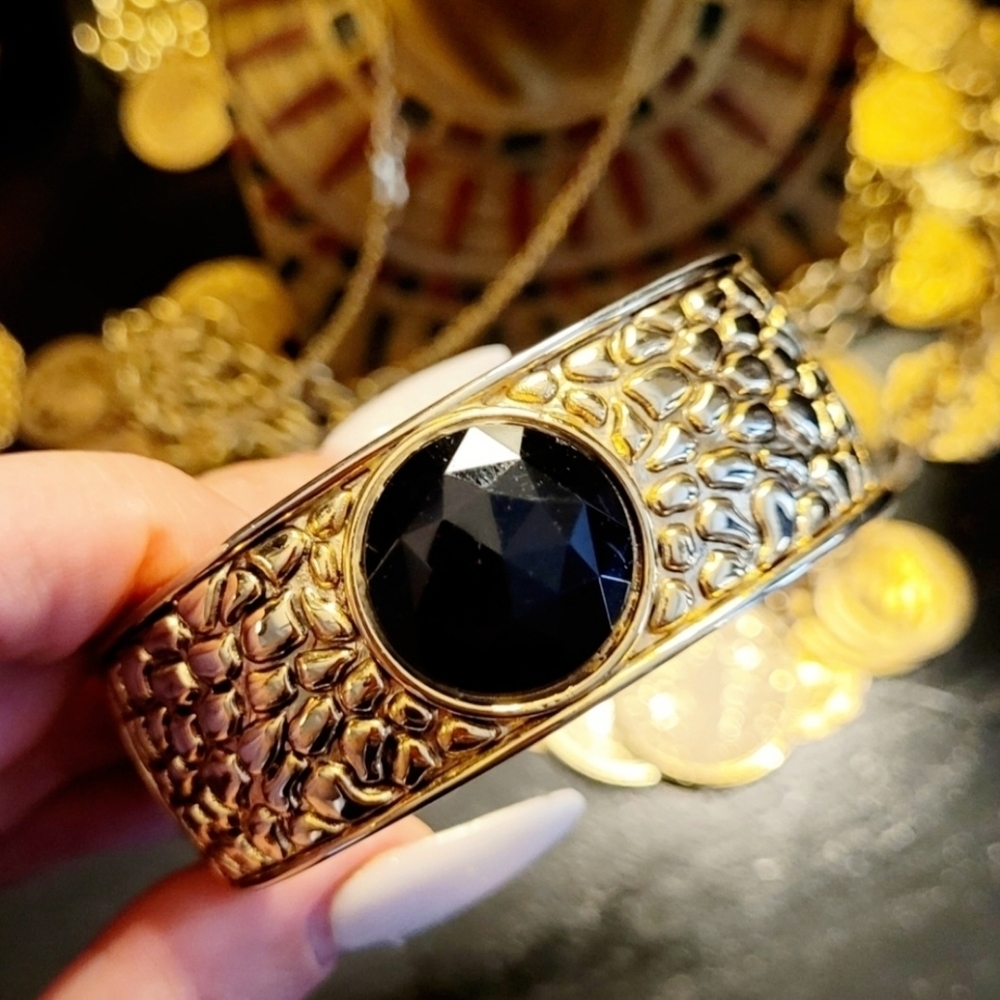 VINTAGE BLACK GLASS STONE GOLD COBBLESTONE CHUNKY CUFF BRACELET